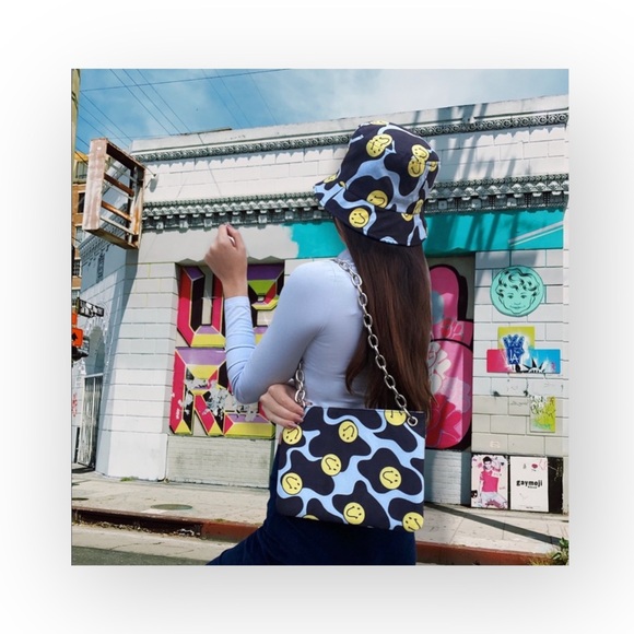 VHTF: Valfre ☻︎ Serotonin Smiley Face Purse ☻︎ Chain Strap ☻︎ Black Vegan Suede - Picture 3 of 16